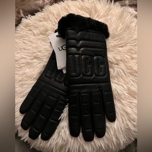 UGG leather quilted logo gloves size M